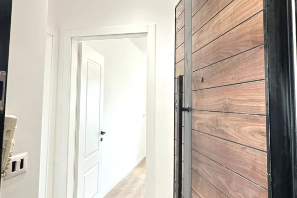 Shtepi ne shitje Apartament ne Tirane, 1+1, Mobilimi Bosh, pa mobiluar, Pagesa 13,700,000  Leke.
