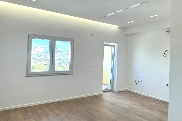 Shtepi ne shitje Apartament ne Tirane, 1+1, Mobilimi Bosh, pa mobiluar, Pagesa 13,700,000  Leke.