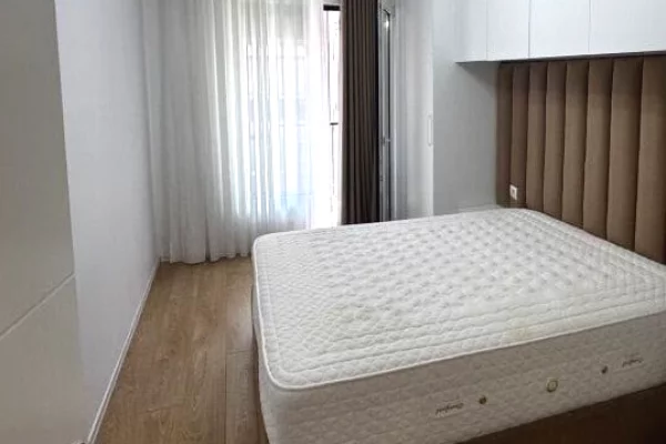 Shtepi me qera Apartament ne Tirane, 3+1, Mobilimi E mobiluar, Pagesa 2,300  Euro.