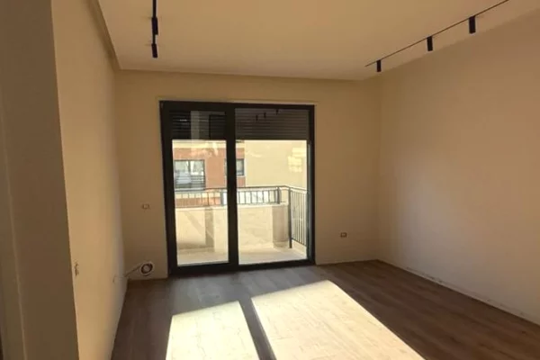 Shtepi ne shitje Apartament ne Tirane, 2+1, Mobilimi Bosh, pa mobiluar, Pagesa 355,000  Euro.