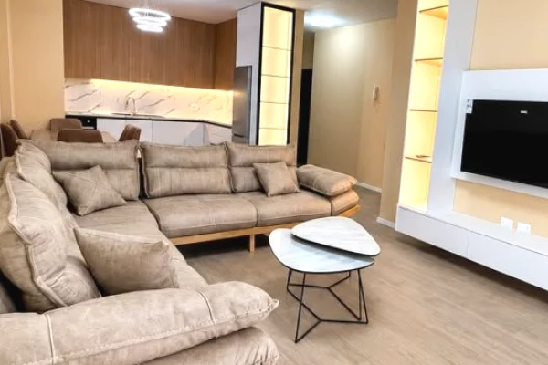 Shtepi me qera 2+1 ne Tirane - 1,200 Euro