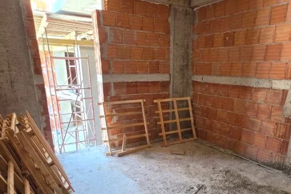 Shtepi ne shitje Apartament ne Tirane, 3+1, Mobilimi Bosh, pa mobiluar, Pagesa 255,000  Euro.