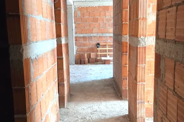 Shtepi ne shitje Apartament ne Tirane, 3+1, Mobilimi Bosh, pa mobiluar, Pagesa 255,000  Euro.
