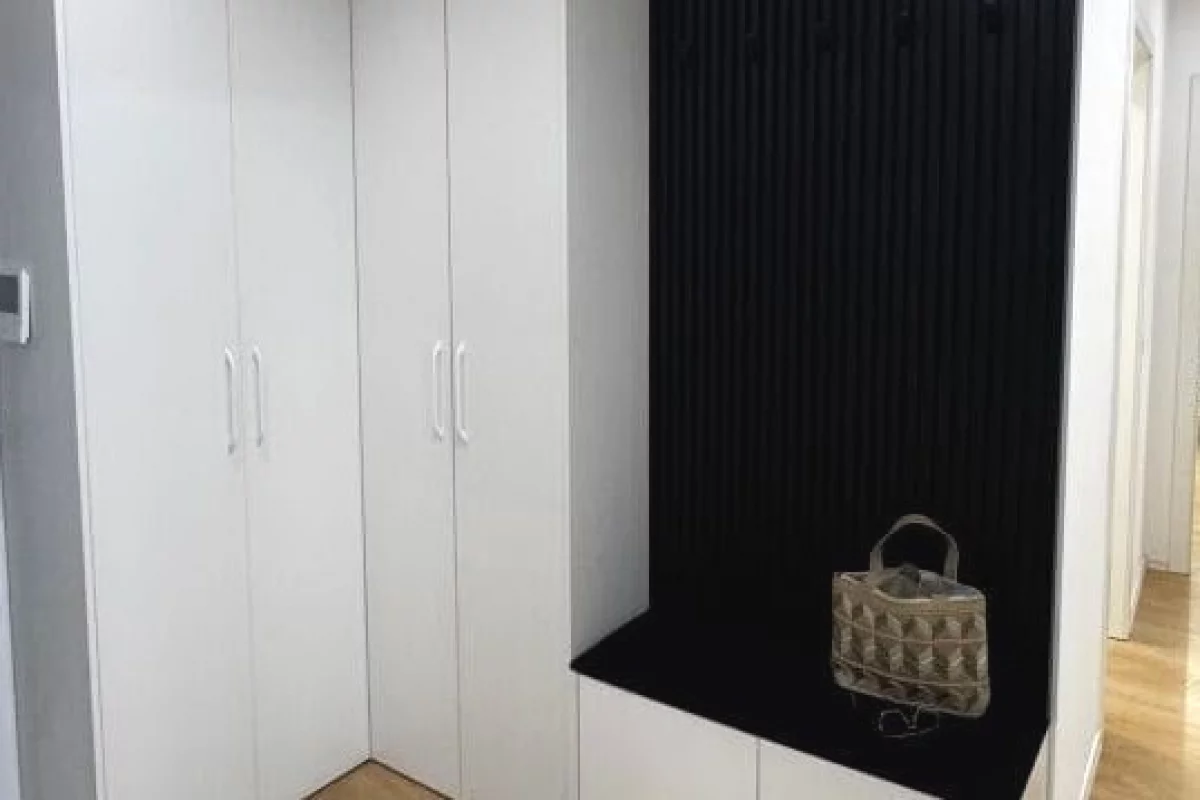 Shtepi me qera Apartament ne Tirane, 3+1, Mobilimi E mobiluar, Pagesa 2,300  Euro.