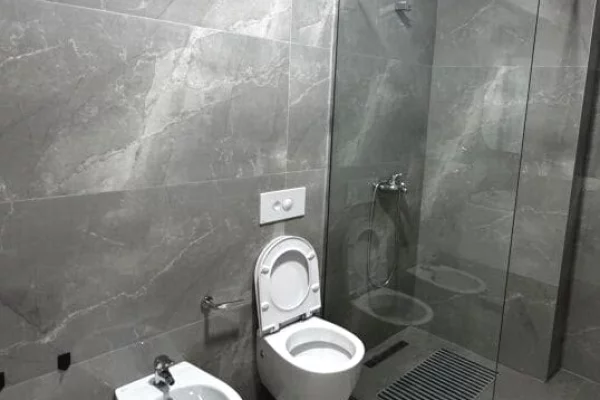 Shtepi me qera Apartament ne Tirane, 3+1, Mobilimi E mobiluar, Pagesa 2,300  Euro.