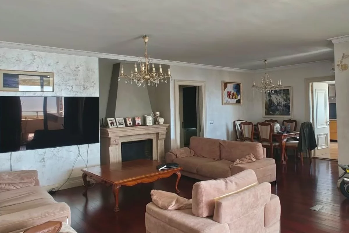 Shtepi ne shitje Apartament ne Tirane, 3+1, Mobilimi E mobiluar, Pagesa 580,000  Euro.