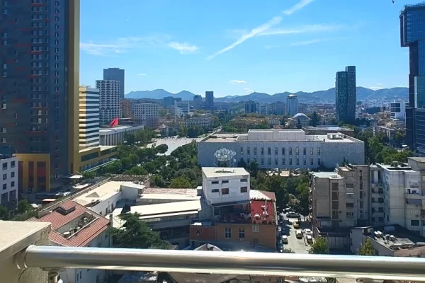 Shtepi ne shitje Apartament ne Tirane, 3+1, Mobilimi E mobiluar, Pagesa 580,000  Euro.