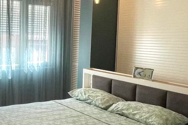 Shtepi me qera Apartament ne Tirane, 3+1, Mobilimi E mobiluar, Pagesa 130,000  Leke.