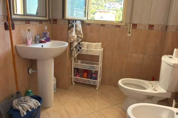 Shtepi ne shitje Apartament ne Vlore, 2+1, Mobilimi E mobiluar, Pagesa 16,500,000  Leke.