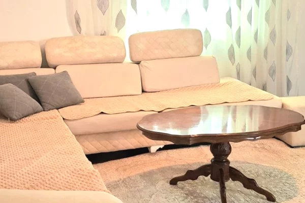 Shtepi me qera Apartament ne Tirane, 2+1, Mobilimi E mobiluar, Pagesa 80,000  Leke.
