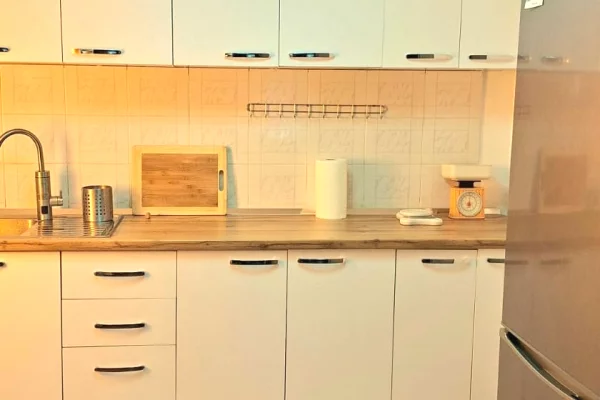 Shtepi me qera Apartament ne Tirane, 2+1, Mobilimi E mobiluar, Pagesa 80,000  Leke.
