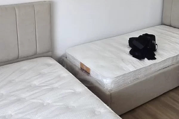 Shtepi me qera Apartament ne Tirane, 2+1, Mobilimi E mobiluar, Pagesa 80,000  Leke.