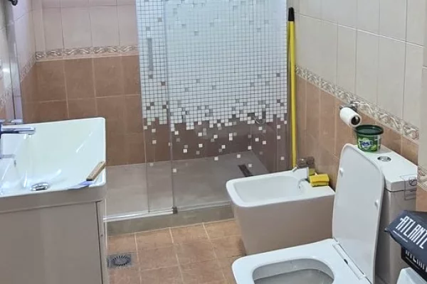 Shtepi me qera Apartament ne Tirane, 2+1, Mobilimi E mobiluar, Pagesa 80,000  Leke.