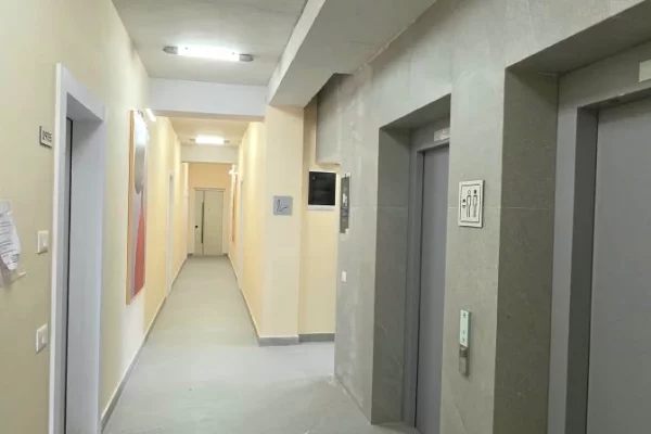 Shtepi ne shitje Apartament ne Tirane, 1+1, Mobilimi Bosh, pa mobiluar, Pagesa 89,000  Euro.