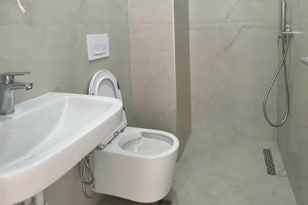 Shtepi ne shitje Apartament ne Tirane, 1+1, Mobilimi Bosh, pa mobiluar, Pagesa 89,000  Euro.