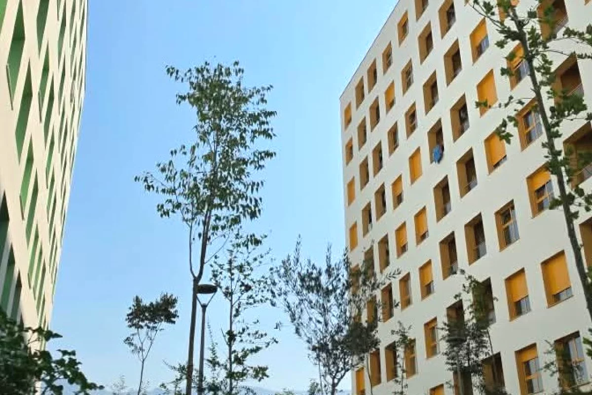 Shtepi ne shitje Apartament ne Tirane, 1+1, Mobilimi Bosh, pa mobiluar, Pagesa 89,000  Euro.