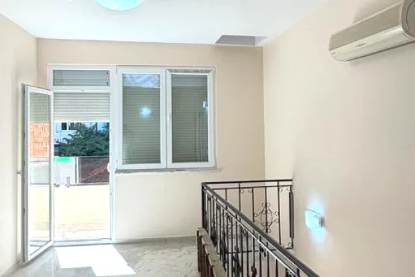 Ambient biznesi me qera 3+1 ne Tirane - 300,000 Leke
