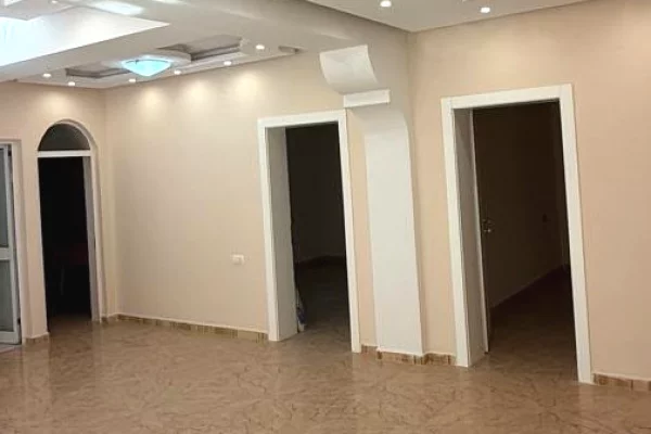 Ambient biznesi me qera 3+1 ne Tirane - 300,000 Leke