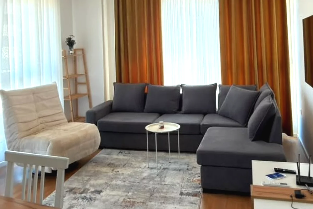 Shtepi me qera Apartament ne Tirane, 2+1, Mobilimi E mobiluar, Pagesa 80,000  Leke.