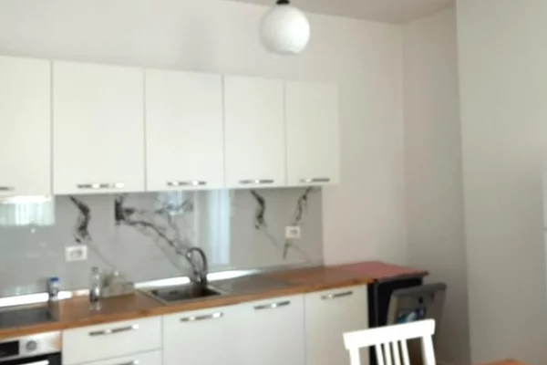 Shtepi me qera Apartament ne Tirane, 2+1, Mobilimi E mobiluar, Pagesa 80,000  Leke.