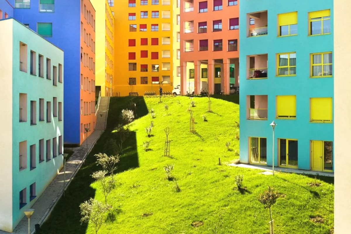 Shtepi ne shitje Apartament ne Tirane, Garsoniere, Mobilimi Bosh, pa mobiluar, Pagesa 79,000  Euro.