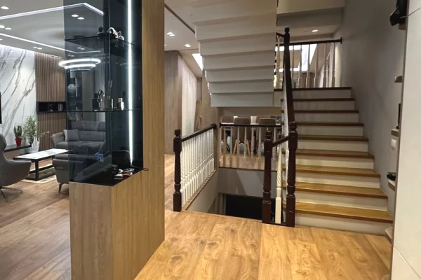 Shtepi ne shitje Vila Luksoze ne Tirane, 4+1, Mobilimi E mobiluar, Pagesa 900,000  Euro.