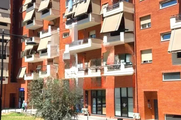 Shtepi ne shitje Duplex(shtepi me 2 kate) ne Tirane, 2+1, Mobilimi Bosh, pa mobiluar, Pagesa 170,000  Euro.