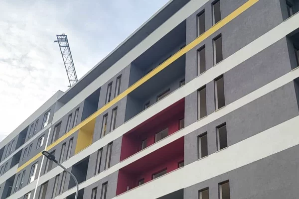Shtepi ne shitje Apartament ne Tirane, 2+1, Mobilimi Bosh, pa mobiluar, Pagesa 118,300  Euro.