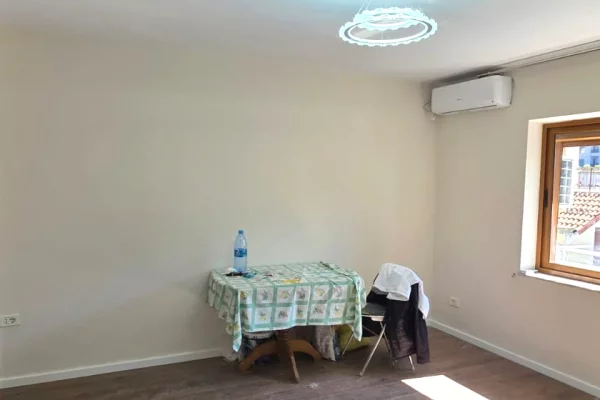 Shtepi ne shitje Apartament ne Tirane, 2+1, Mobilimi Bosh, pa mobiluar, Pagesa 14,000,000  Leke.