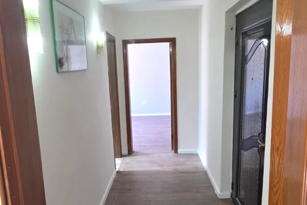 Shtepi ne shitje Apartament ne Tirane, 2+1, Mobilimi Bosh, pa mobiluar, Pagesa 14,000,000  Leke.