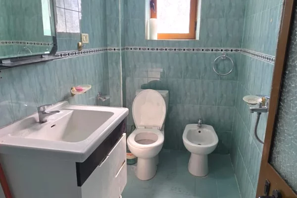 Shtepi ne shitje Apartament ne Tirane, 2+1, Mobilimi Bosh, pa mobiluar, Pagesa 14,000,000  Leke.