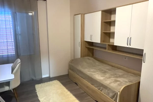 Shtepi me qera Apartament ne Tirane, 2+1, Mobilimi E mobiluar, Pagesa 90,000  Leke.
