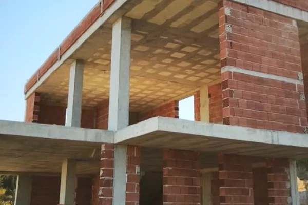 Shtepi ne shitje Vila Luksoze ne Durres, 3+1, Mobilimi Bosh, pa mobiluar, Pagesa 530,000  Euro.