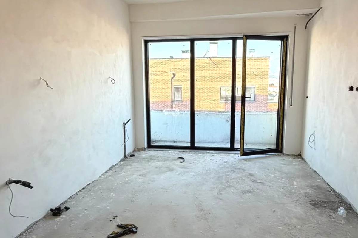 Shtepi ne shitje Apartament ne Tirane, 2+1, Mobilimi Bosh, pa mobiluar, Pagesa 365,000  Euro.