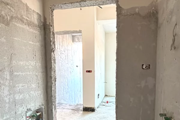 Shtepi ne shitje Apartament ne Tirane, 2+1, Mobilimi Bosh, pa mobiluar, Pagesa 365,000  Euro.