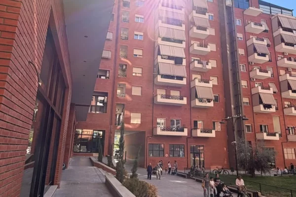 Shtepi ne shitje Apartament ne Tirane, 2+1, Mobilimi E mobiluar, Pagesa 170,000  Euro.