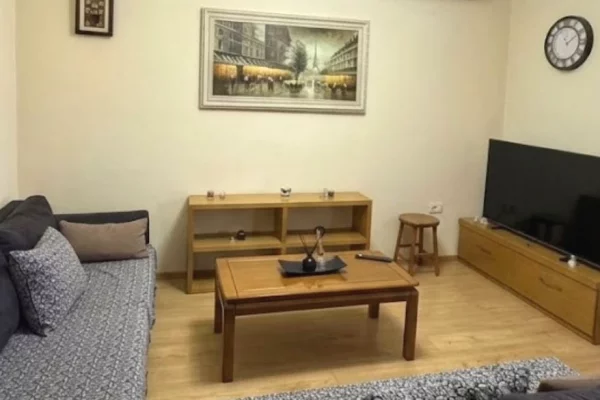 Shtepi me qera Apartament ne Tirane, 2+1, Mobilimi E mobiluar, Pagesa 50,000  Leke.