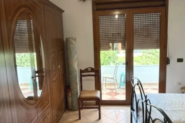 Shtepi me qera Apartament ne Tirane, 2+1, Mobilimi E mobiluar, Pagesa 50,000  Leke.