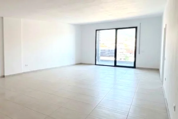 Shtepi ne shitje Apartament ne Tirane, 3+1, Mobilimi Bosh, pa mobiluar, Pagesa 229,650  Euro.