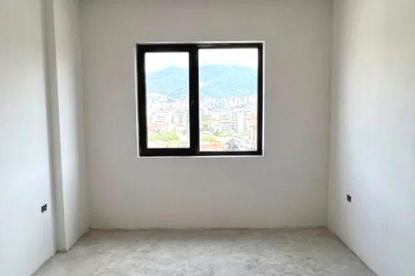 Shtepi ne shitje Apartament ne Tirane, 2+1, Mobilimi Bosh, pa mobiluar, Pagesa 209,800  Euro.