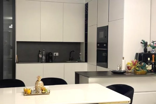 Shtepi ne shitje Apartament ne Tirane, 2+1, Mobilimi E mobiluar, Pagesa 370,000  Euro.