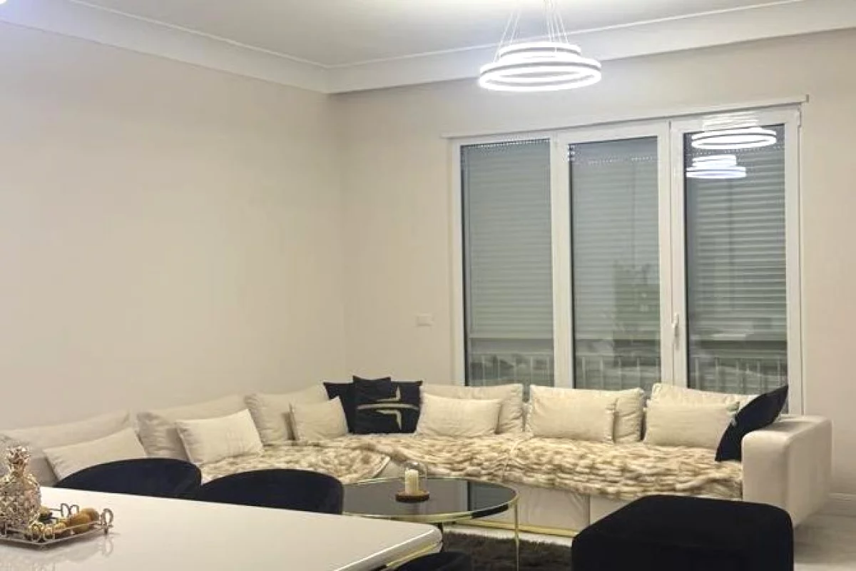 Shtepi ne shitje Apartament ne Tirane, 2+1, Mobilimi E mobiluar, Pagesa 370,000  Euro.