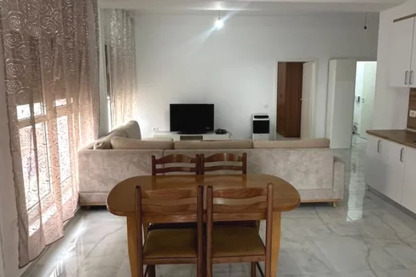 Shtepi me qera Apartament ne Tirane, 2+1, Mobilimi E mobiluar, Pagesa 45,000  Leke.
