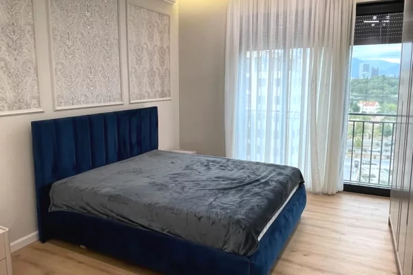 Shtepi me qera Apartament ne Tirane, 3+1, Mobilimi E mobiluar, Pagesa 2,000  Euro.