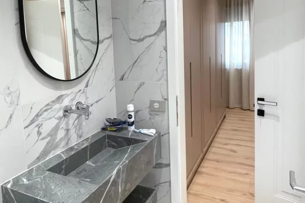 Shtepi me qera Apartament ne Tirane, 3+1, Mobilimi E mobiluar, Pagesa 2,000  Euro.