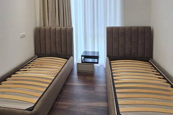Shtepi me qera Apartament ne Tirane, 3+1, Mobilimi E mobiluar, Pagesa 4,000  Euro.