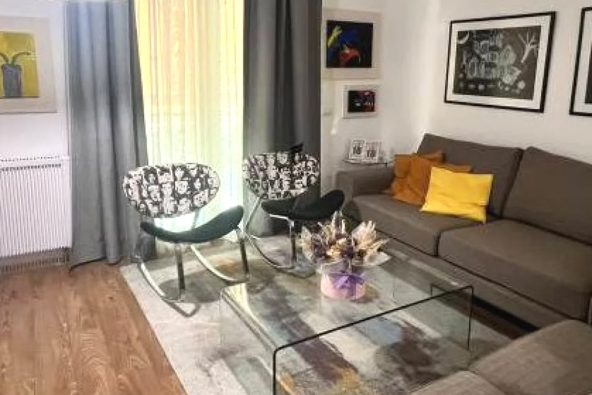 Shtepi me qera Apartament ne Tirane, 2+1, Mobilimi E mobiluar, Pagesa 1,000  Euro.