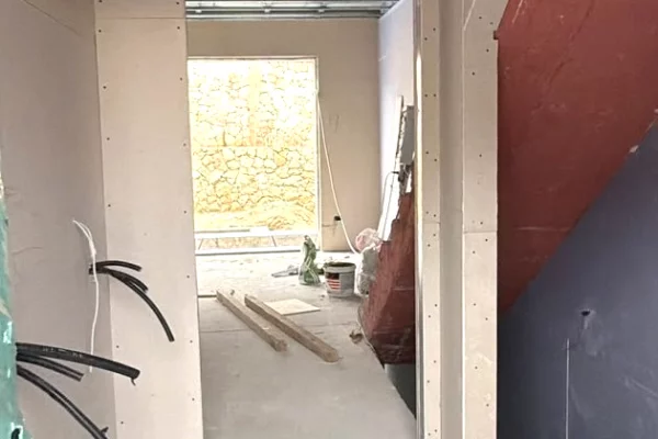 Shtepi ne shitje Vila Luksoze ne Tirane, 3+1, Mobilimi Bosh, pa mobiluar, Pagesa 382,771  Euro.