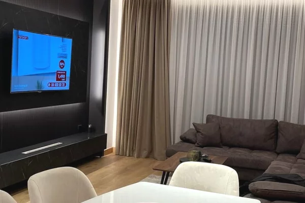 Shtepi ne shitje Apartament ne Tirane, 2+1, Mobilimi E mobiluar, Pagesa 18,500,000  Leke.