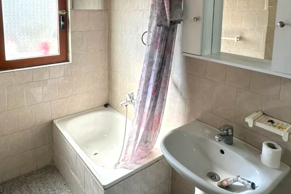 Shtepi ne shitje Apartament ne Tirane, 1+1, Mobilimi E mobiluar, Pagesa 11,500,000  Leke.